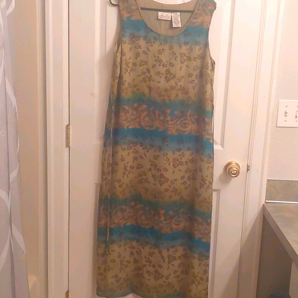 Woman's short sleeve maxi dress